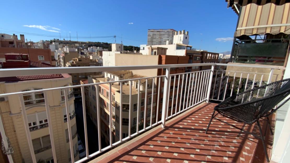 Aterförsäljning - Lägenhet - Alicante