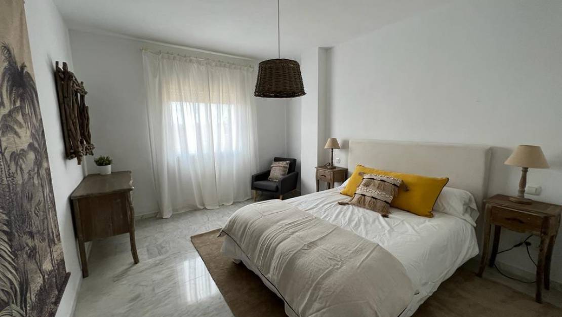 Aterförsäljning - Lägenhet - Marbella - Las Chapas