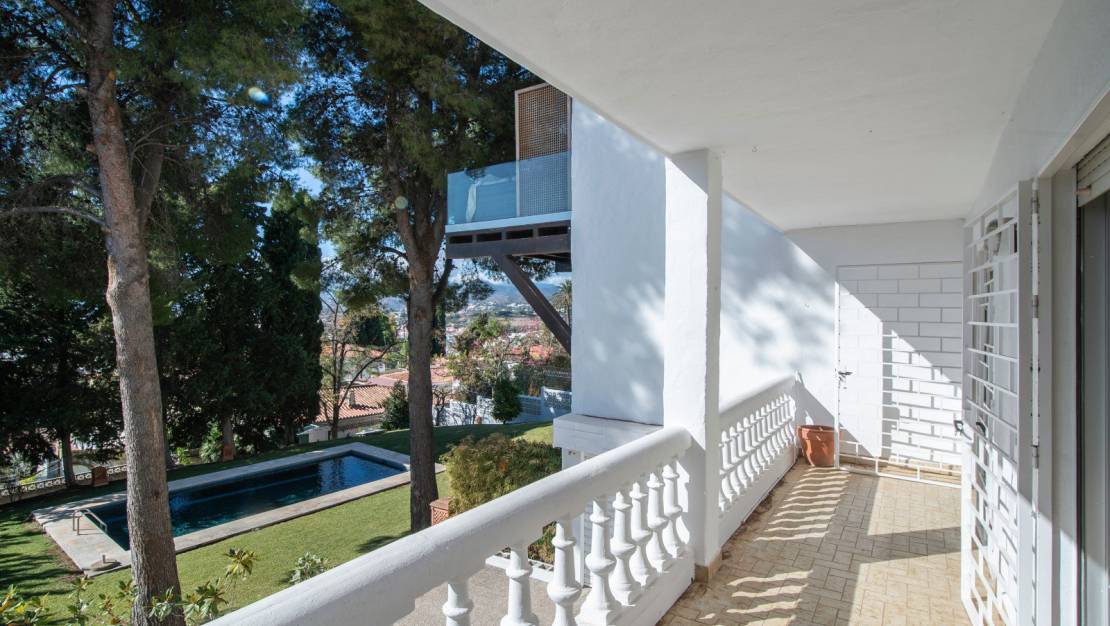 Aterförsäljning - Lägenhet - Marbella - Nueva Andalucia, Las Brisas