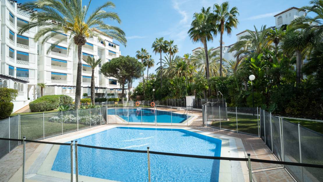 Aterförsäljning - Lägenhet - Marbella - Puerto Banús