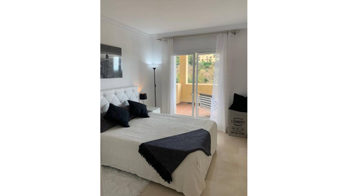 Resale - Apartment - Benahavís - La Quinta