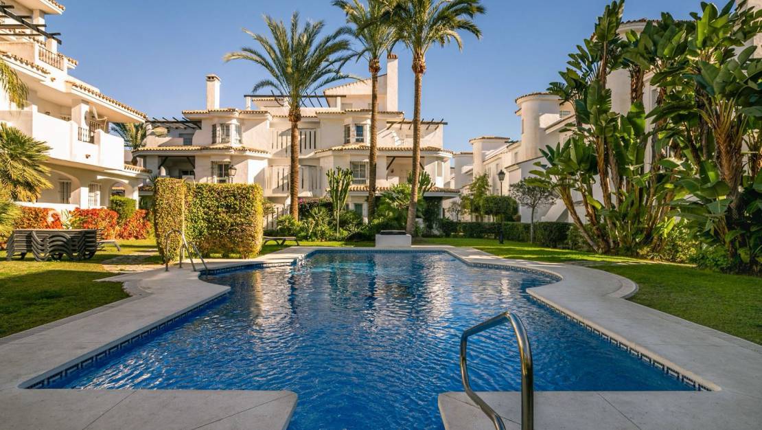Videresalg - Apartment - Marbella - Los Naranjos de Marbella