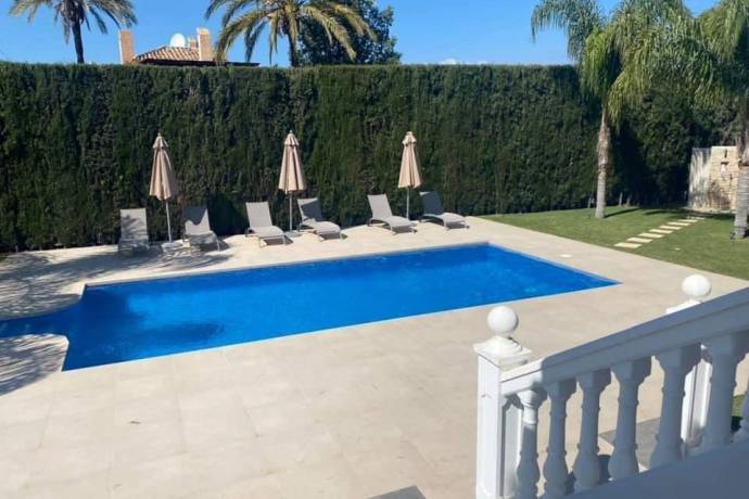 Villa - Aterförsäljning - Marbella - Nueva Andalucía