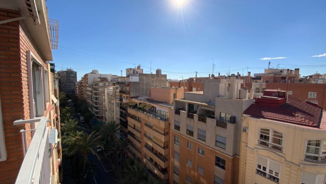 Aterförsäljning - Lägenhet - Alicante