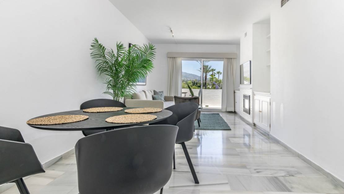 Aterförsäljning - Lägenhet - Marbella - Nueva Andalucia, Aloha