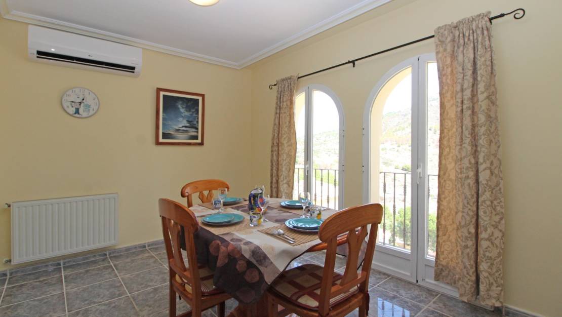 Aterförsäljning - Villa - Calpe - Maryvilla