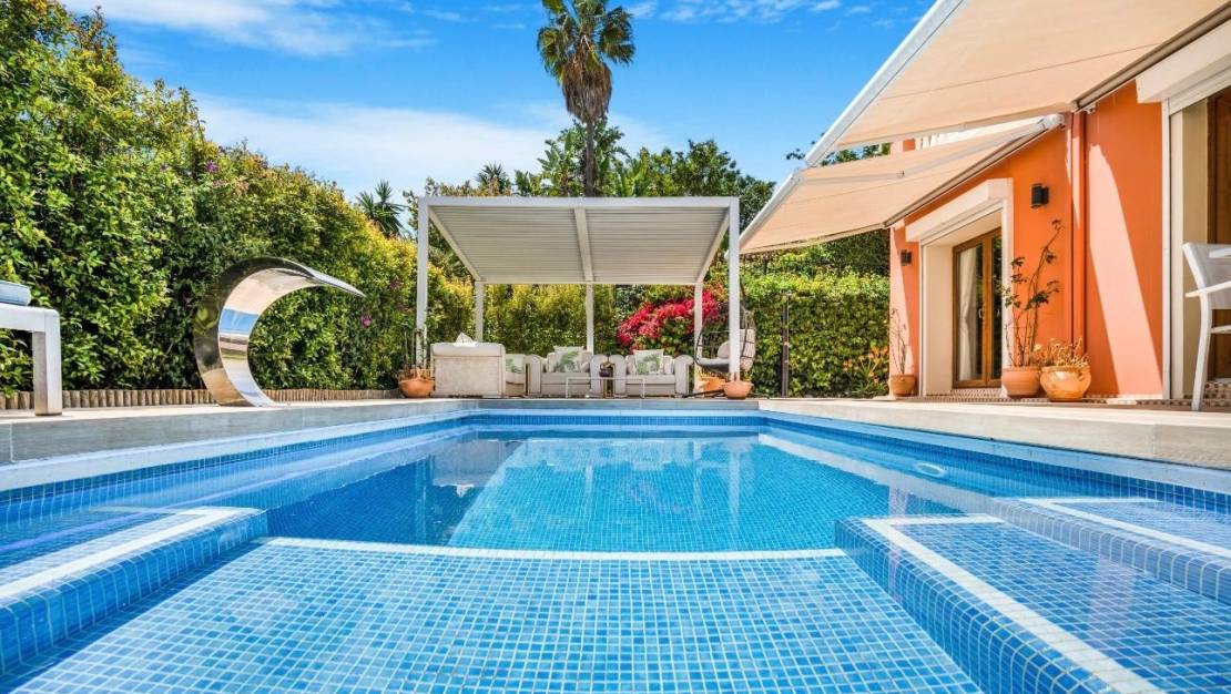 Aterförsäljning - Villa - Marbella - Nagueles