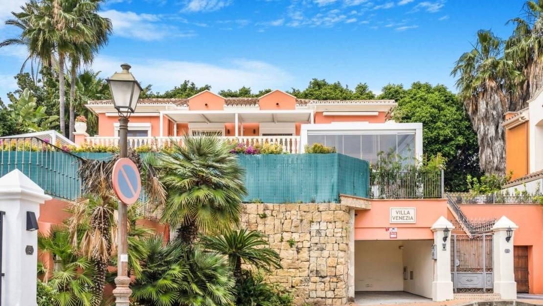 Aterförsäljning - Villa - Marbella - Nagueles