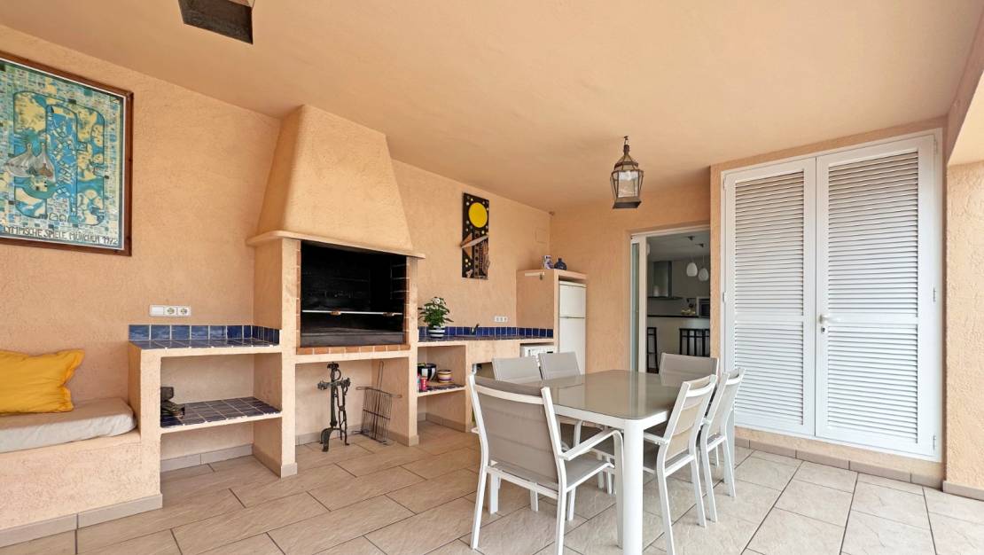 Aterförsäljning - Villa - Moraira - Benimeit