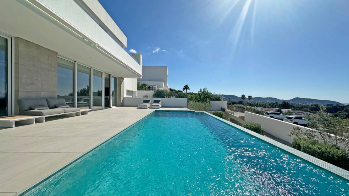 Aterförsäljning - Villa - Moraira - Benimeit