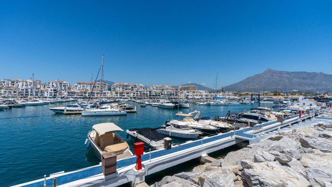 Продажа - Апартаменты -  - Puerto Banús