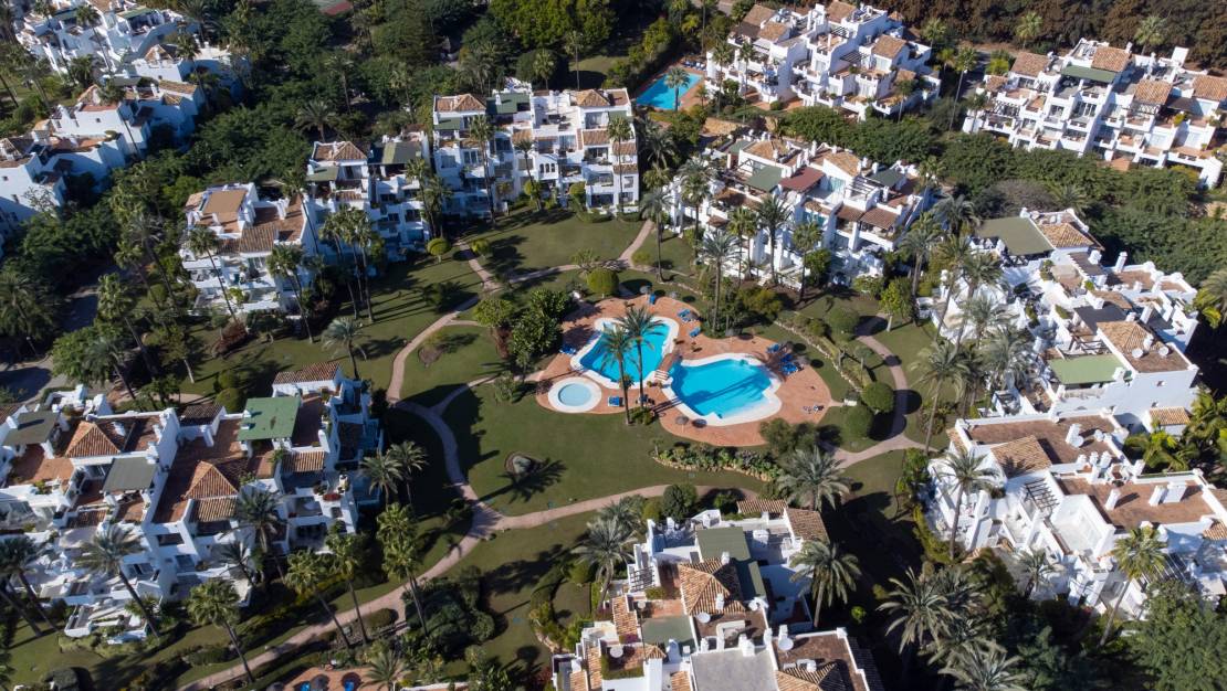 Resale - Apartment - Estepona 