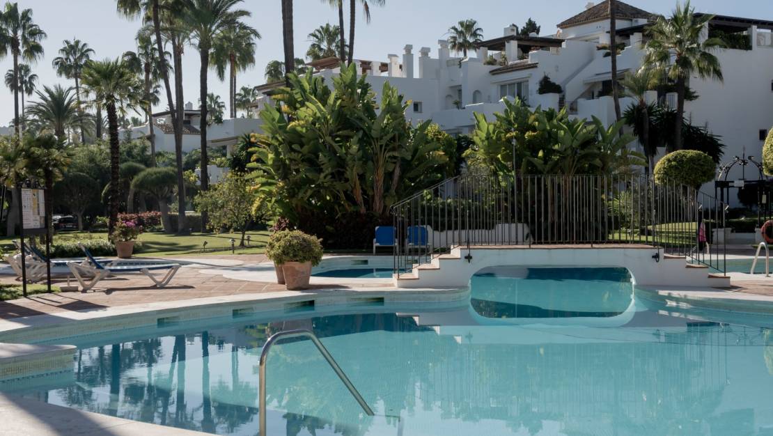 Resale - Apartment - Estepona 