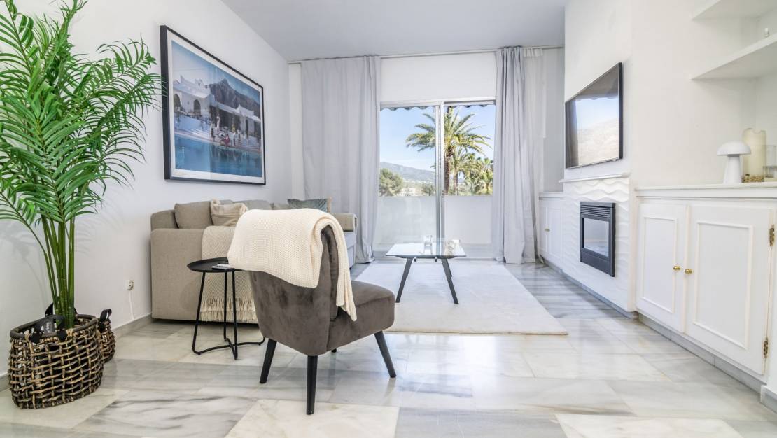 Resale - Apartment - Marbella - Nueva Andalucia, Aloha