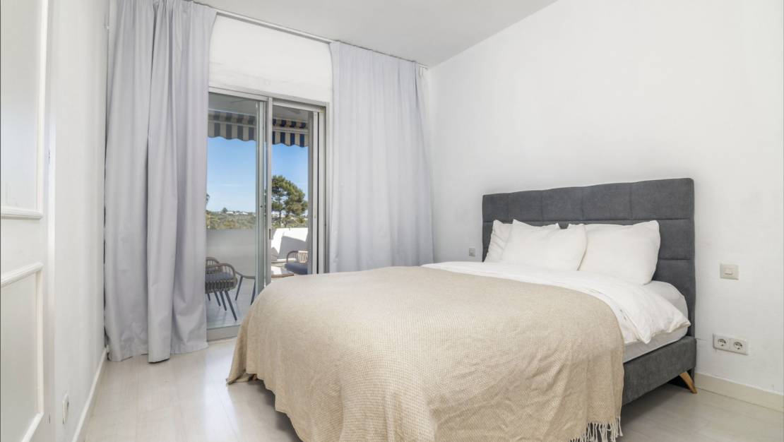 Resale - Apartment - Marbella - Nueva Andalucia, Aloha