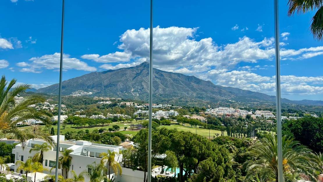 Resale - Apartment - Marbella - Nueva Andalucia, Las Brisas