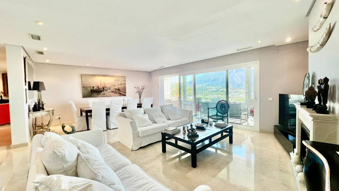 Resale - Apartment - Marbella - Nueva Andalucia, Las Brisas