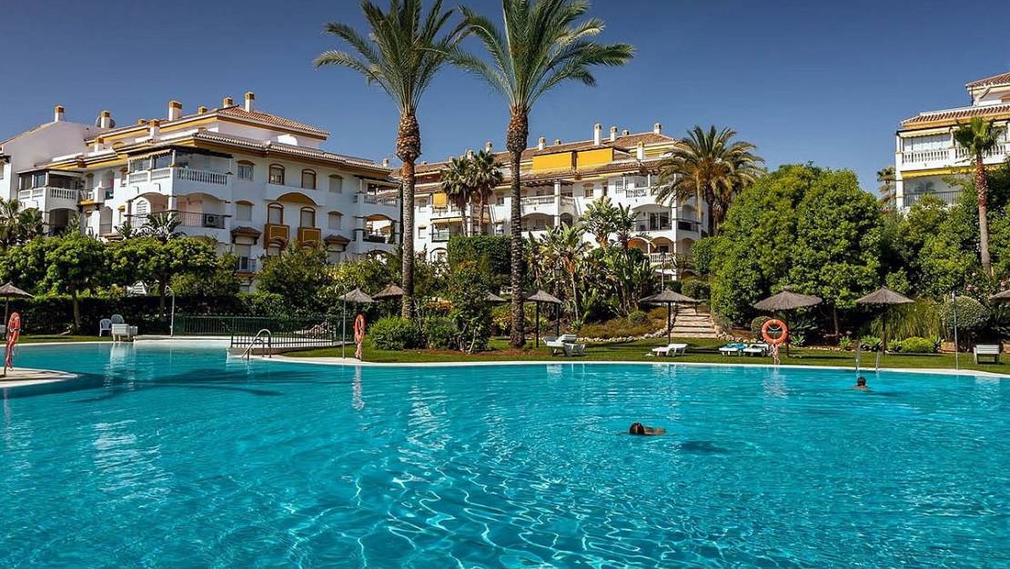 Resale - Apartment - Marbella - Nueva Andalucía