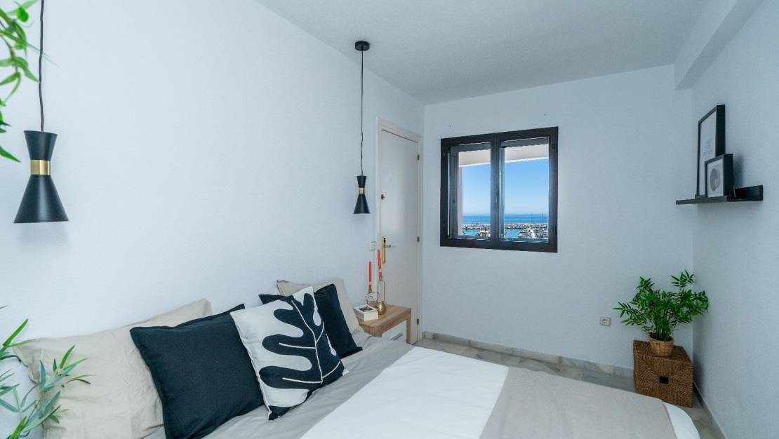 Resale - Apartment - Marbella - Puerto Banús