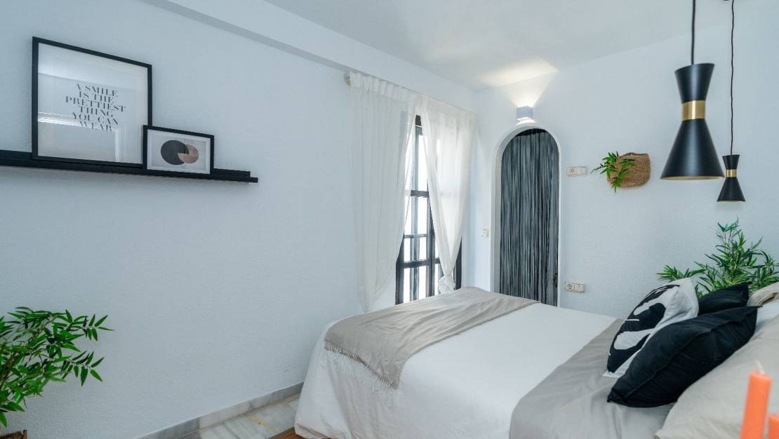 Resale - Apartment - Marbella - Puerto Banús