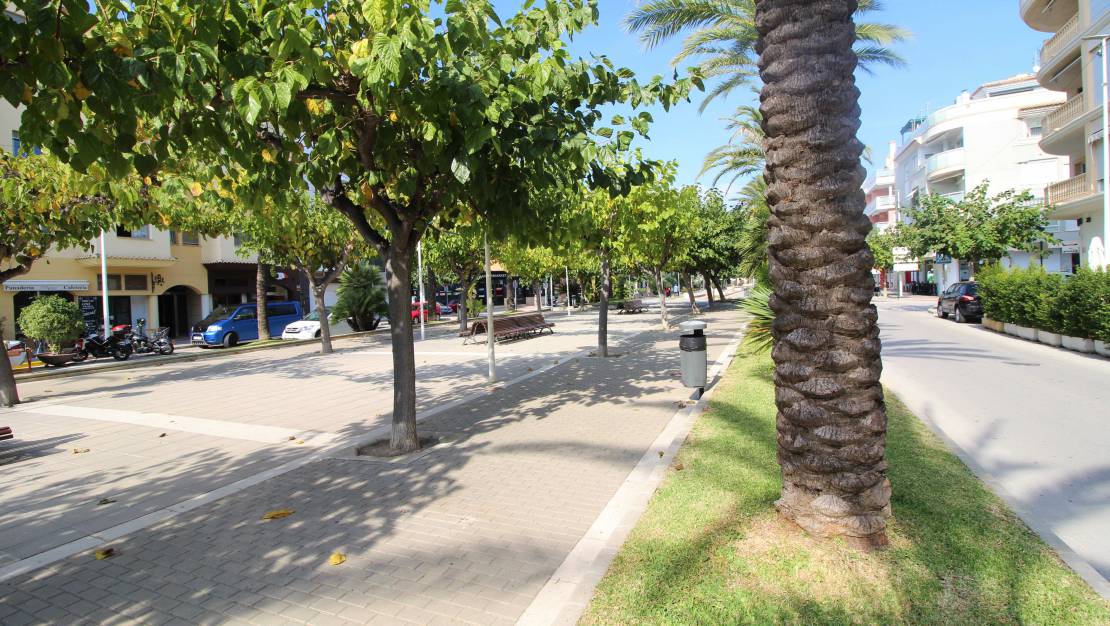 Resale - Commercial Premises - Moraira - Pueblo