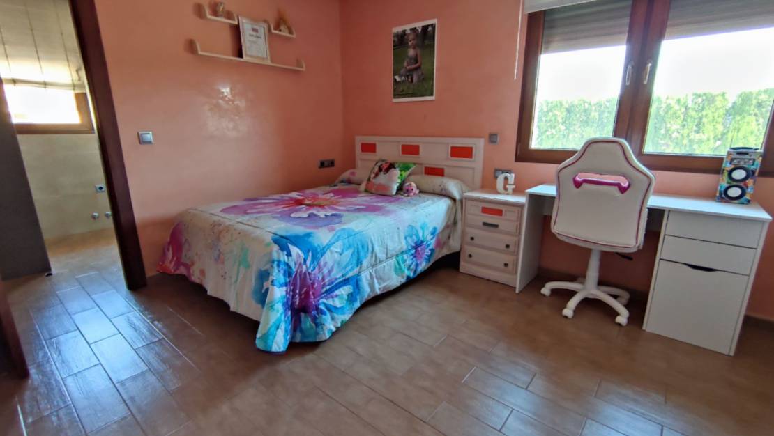 Resale - Villa - Aspe