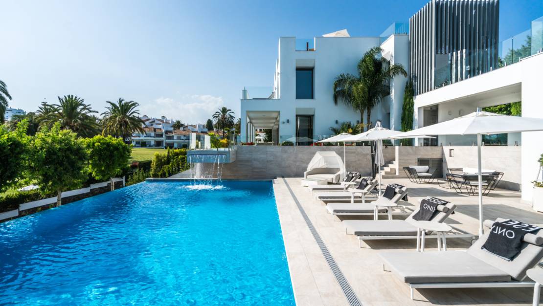 Resale - Villa - Marbella - Nueva Andalucía