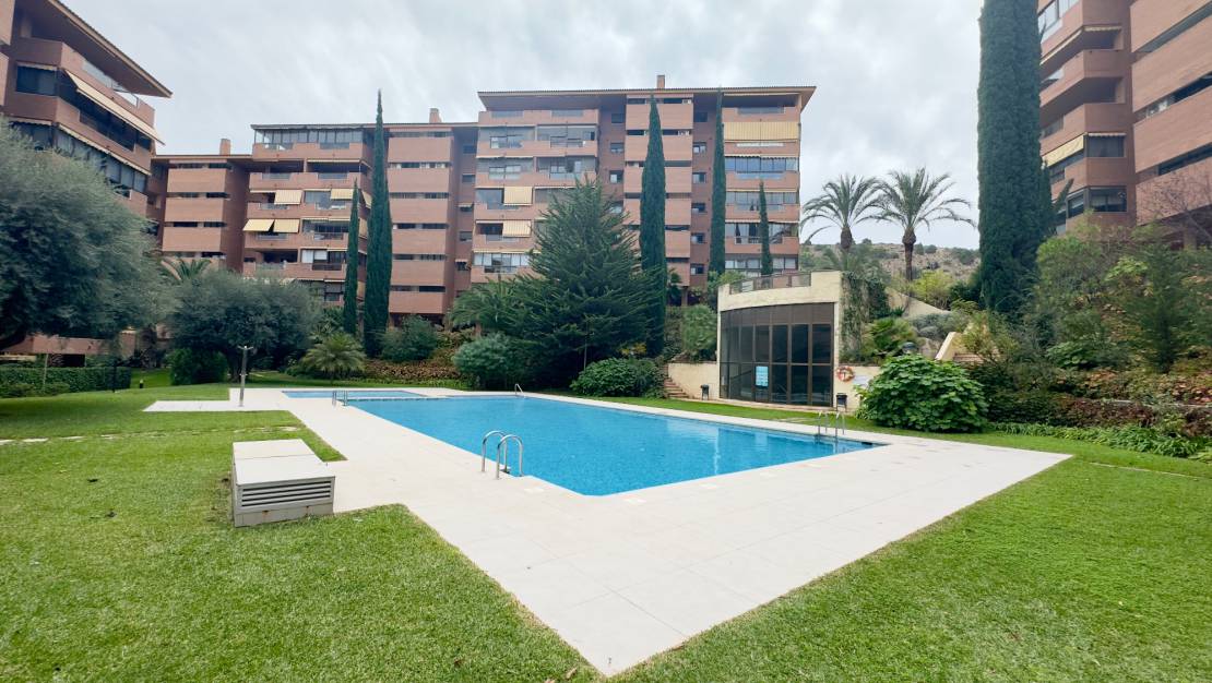 Segunda Mano - Apartmento / Piso - Alicante - Vistahermosa