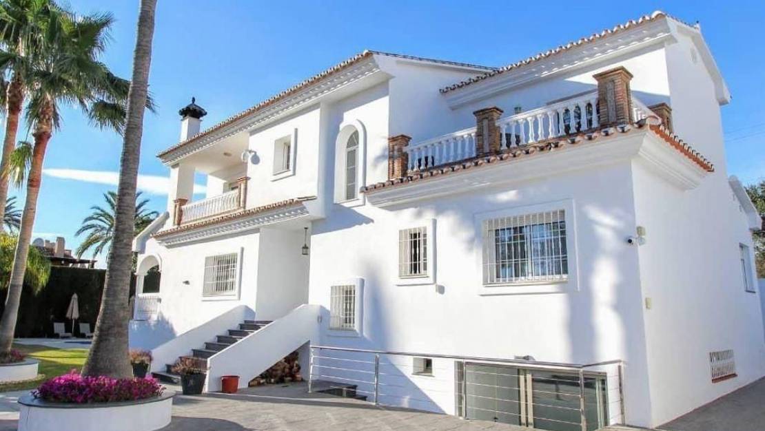 Videresalg - Villa - Marbella - Nueva Andalucía