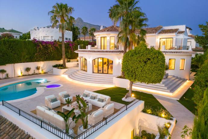 Villa - Aterförsäljning - Marbella - Nueva Andalucia, Aloha