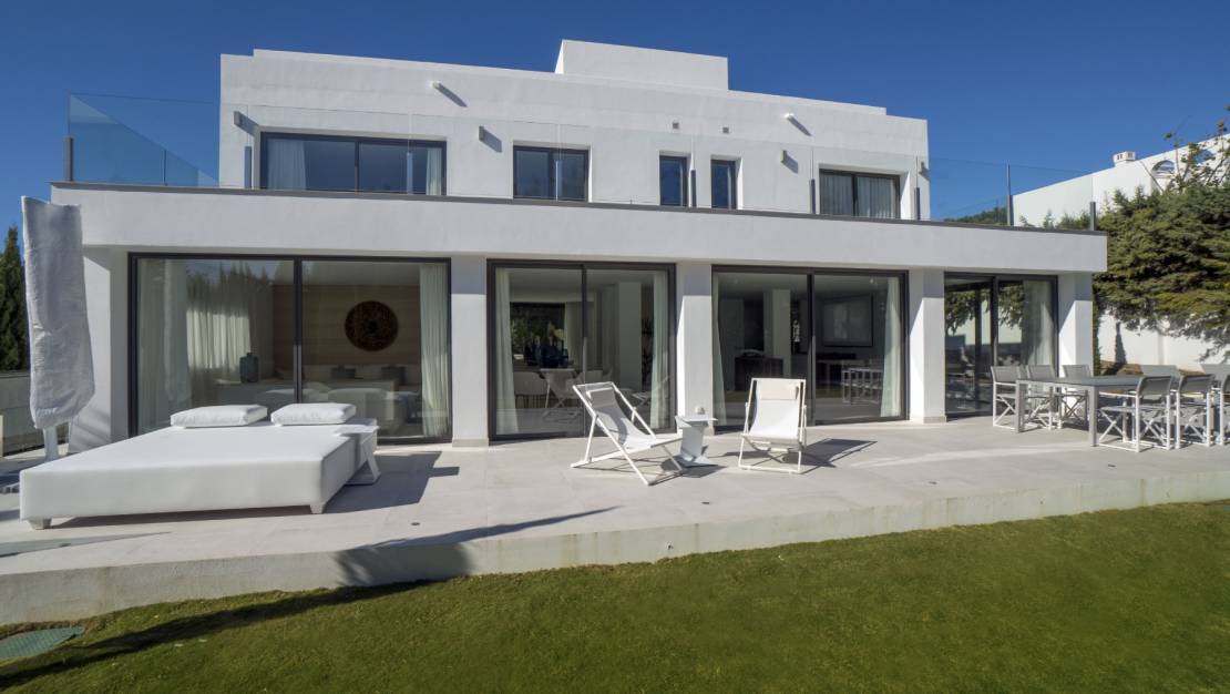 Wederverkoop - Villa - Marbella - Nueva Andalucía