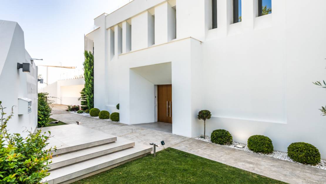 Wederverkoop - Villa - Marbella - Nueva Andalucía