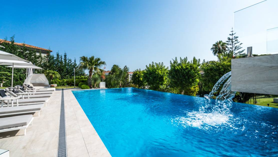 Wederverkoop - Villa - Marbella - Nueva Andalucía